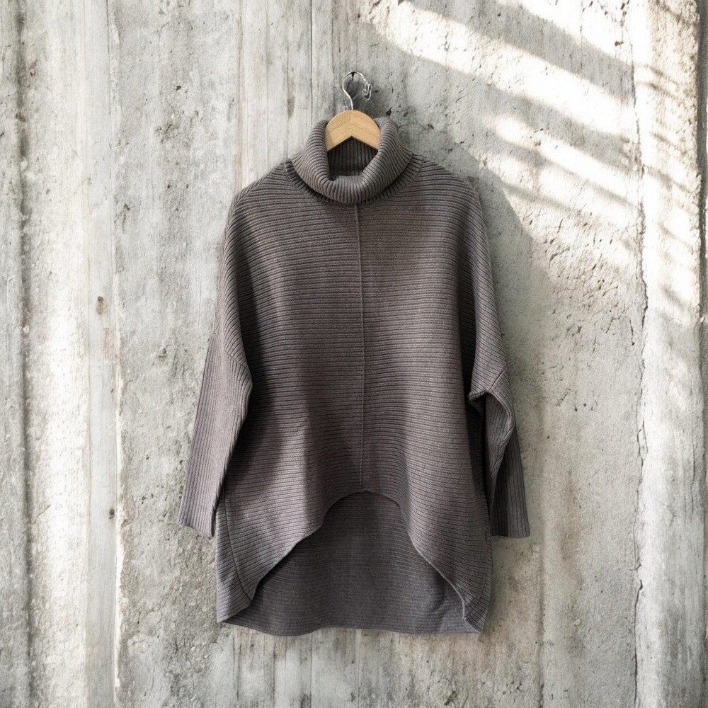 Women’s Gray Ribbed Oversized Turtleneck Poncho Sweater! Small! - Picture 7 of 7